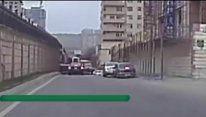 Bakıda "yarışa çıxan" sürücülər belə qəza törətdi - VİDEO