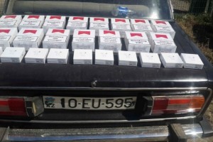 Avtomobildən siqaret, mobil telefon aksesuarları və kürü aşkarlandı - FOTO