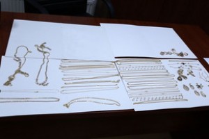 Avtomobildən külli miqdarda zərgərlik məmulatı aşkarlanıb