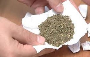 Vizit kartı qabından narkotik vasitə çıxdı