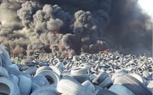 Yararsız avtomobil şinləri yandı – Binəqədidə