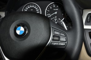 BMW 323,7 min avtomobili geri çağırır