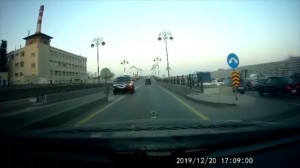 Bakıda “Toyota” sürücüsündən ağlasığmaz addım  - VİDEO
