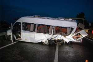 Göygöldə sərnişin mikroavtobusu qəzaya uğrayıb, ölən və yaralanan var  - VİDEO - FOTO