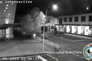 Yerə böyük meteroid düşdü: Polis əhaliyə xəbərdarlıq etdi - VİDEO