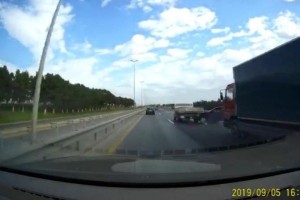 Sumqayıt yolunda avtoşluq edən maşın dəhşətli qəzaya düşdü - ANBAAN VİDEO