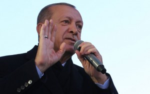 “Bizim polisimizə lağ edənlərin polisi görün nələr edir”