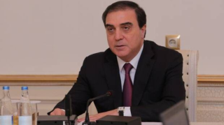 İcra başçısı brend geyimi ilə DİQQƏT ÇƏKDİ 