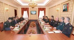 Ramil Usubov İranın Sərhəd Qoşunlarının komandanı ilə görüşüb