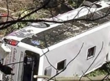 Sərnişin avtobusu dərəyə aşdı: 23 nəfər öldü