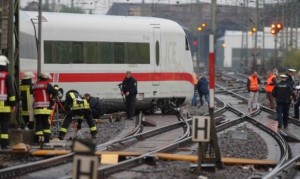 Qatar relsdən çıxdı – 3 yaralı