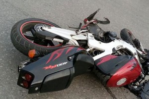 Sabirabadda “Mercedes” motosikleti vurub