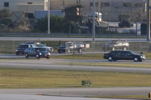 Prezidentin avtomobil karvanını daşa basdılar