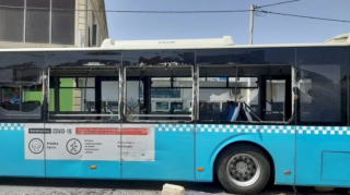 Bakıda sərnişin avtobusu qəzaya uğradı - VİDEO 