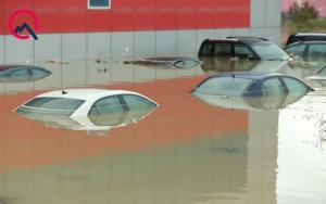 Suyun altında qalan maşınlar “Bank Standard”ın imiş - VİDEO