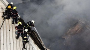 Avtomobil mehmanxana binasına çırpıldı: 9 nəfər ölüb