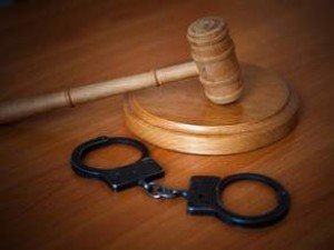 İki nəfəri bıçaqlayan gənc məhkəmədə ifadə verib