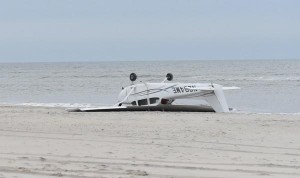 Təyyarə “arxası üstə” endi