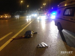 Bakıda iki maşın bir piyadanı vurub öldürdü - FOTO