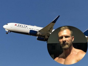 Təyyarədə əxlaqsızlıq: stüardessa pornoulduzla sevişdi