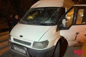 Prospektdə təkəri nasaz olan yük maşını aşdı, yolda sıxlıq yarandı  - FOTO