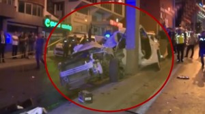 Dəhşətli qəza: avtomobil parçalandı, sürücü isə havada “uçdu”  - VİDEO