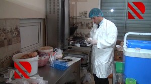 Bakıda 7 nəfərin zəhərləndiyi dönərxanadan görüntülər – VİDEO