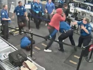 Hava limanının əməkdaşlarına hücum: 5 nəfər xəsarət alıb - VİDEO