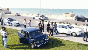 Sumqayıtda iki minik avtomobili toqquşub, bir nəfər xəsarət alıb - FOTO