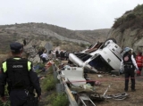 Avtobus qatarla toqquşdu: 16 ölü, 30 yaralı