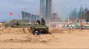  Rusiyada tank adamları əzdi – VİDEO