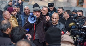 Maşın alverçiləri etiraz aksiyası keçirib