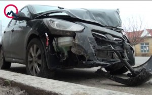 Bakıda maşın qaçıran şəxs qəza törətdi, bir nəfəri xəstəxanalıq etdi