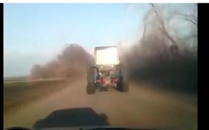 Polisdən qaçan traktor 135-lə radara düşdü - VIDEO