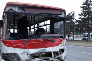 158 saylı avtobus mikroavtobusla toqquşdu: xəsarət alanlar var