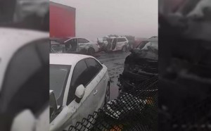 50-yə yaxın nəqliyyat vasitəsi toqquşdu: 10 nəfər yaralanıb - VİDEO