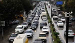 Qayda bilməyən sürücülərin yaratdığı tıxaclar                               - Çarə nədir?