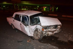 "07" traktorun qoşqusuna dəydi, yaralı var