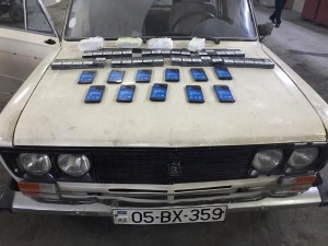 Avtomobildən qanunsuz mobil telefonlar və siqaretlər aşkarlanıb – FOTO