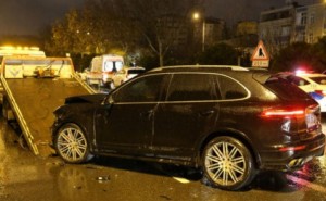 Polis maşını ilə “Porsche” toqquşdu: 1 polis ölüb, bir neçəsi yaralandı - Bakıda