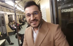 Tıxaca düşdü, toya çatmaq üçün metroya mindi - VİDEO