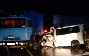 Mikroavtobus "KamAZ"la toqquşdu: 4 ölü, 9 yaralı