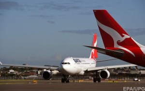 İki sərnişin təyyarəsi məcburi eniş edib