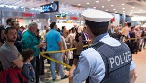 Ştutqart aeroportunda iki şübhəli şəxs saxlanılıb