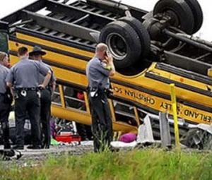 33 azyaşlı şagirdin olduğu avtobus qəzaya uğradı: çox sayda yaralı var