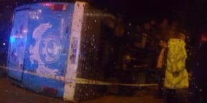 Hərbçiləri daşıyan avtobus aşıb: 17 yaralı