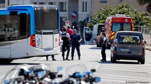 Avtobus gözləyərkən güllələndi