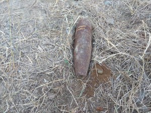 Avtomobil yolunda top mərmisi tapılıb - FOTO