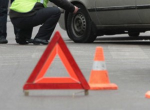 Bakıda avtomobil yol kənarında dayanan qadını vurub