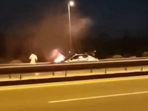 Gecə aeroport yolunda "KİA" yandı - VİDEO